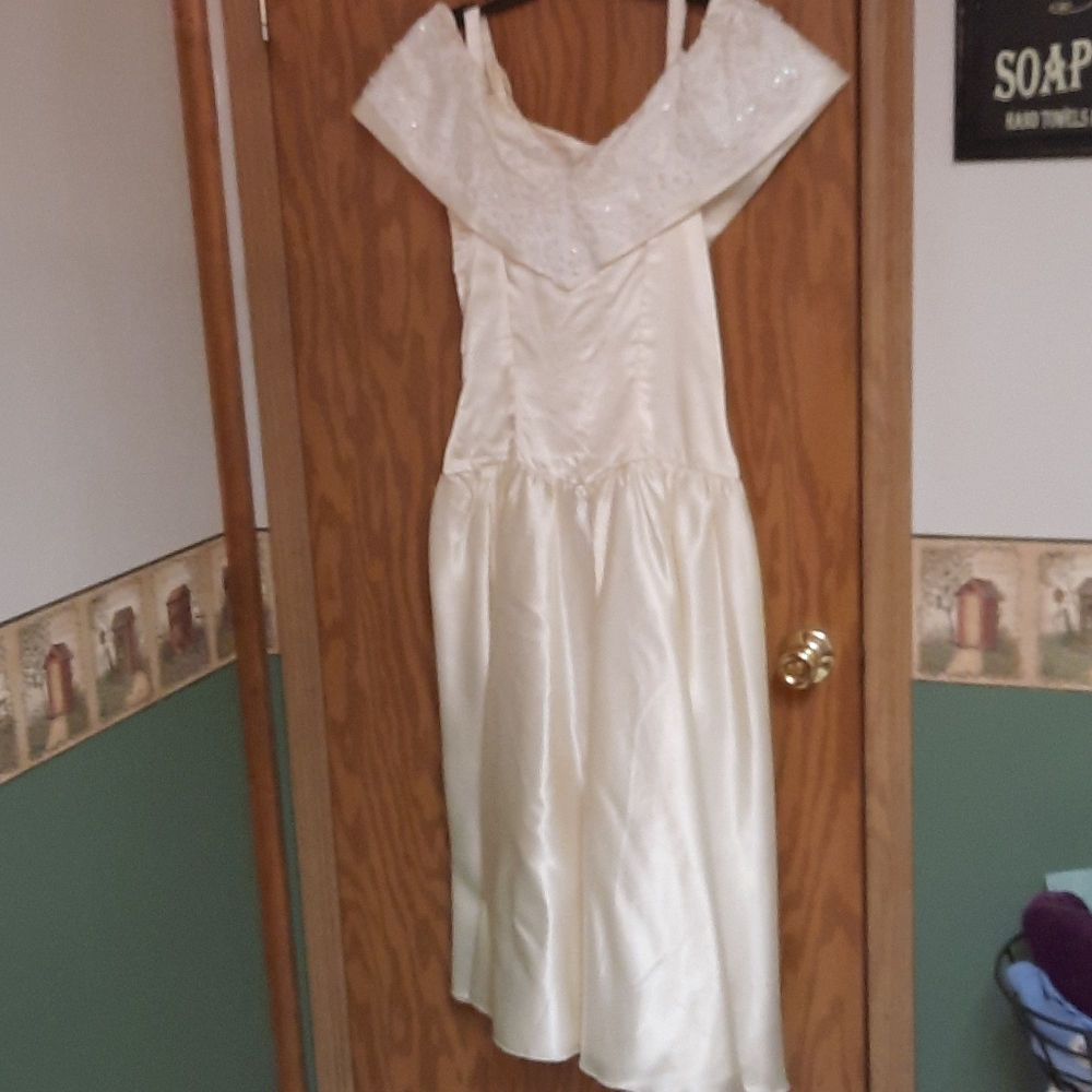 Prom dress - Picture 2 of 4